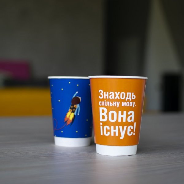 Паперові стакани з мотиваційними фразами із самовчителя в ілюстраціях Mr.Leader. 2016 рік.